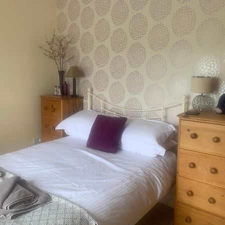 Mid-Wales Farmhouse, Swimming Pool, Tranquil Countryside Views, Sleeps 14 Meifod المظهر الخارجي الصورة