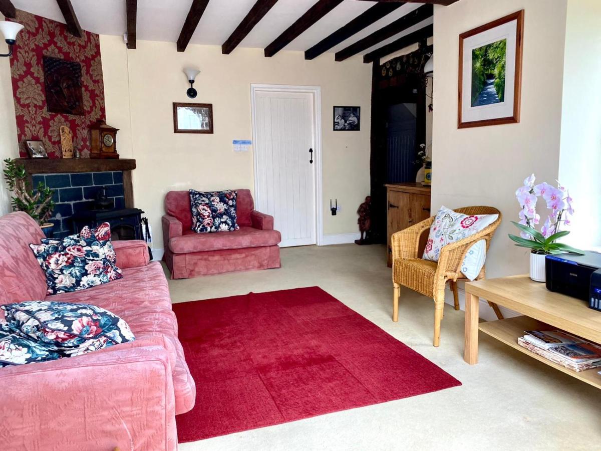 Mid-Wales Farmhouse, Swimming Pool, Tranquil Countryside Views, Sleeps 14 Meifod المظهر الخارجي الصورة