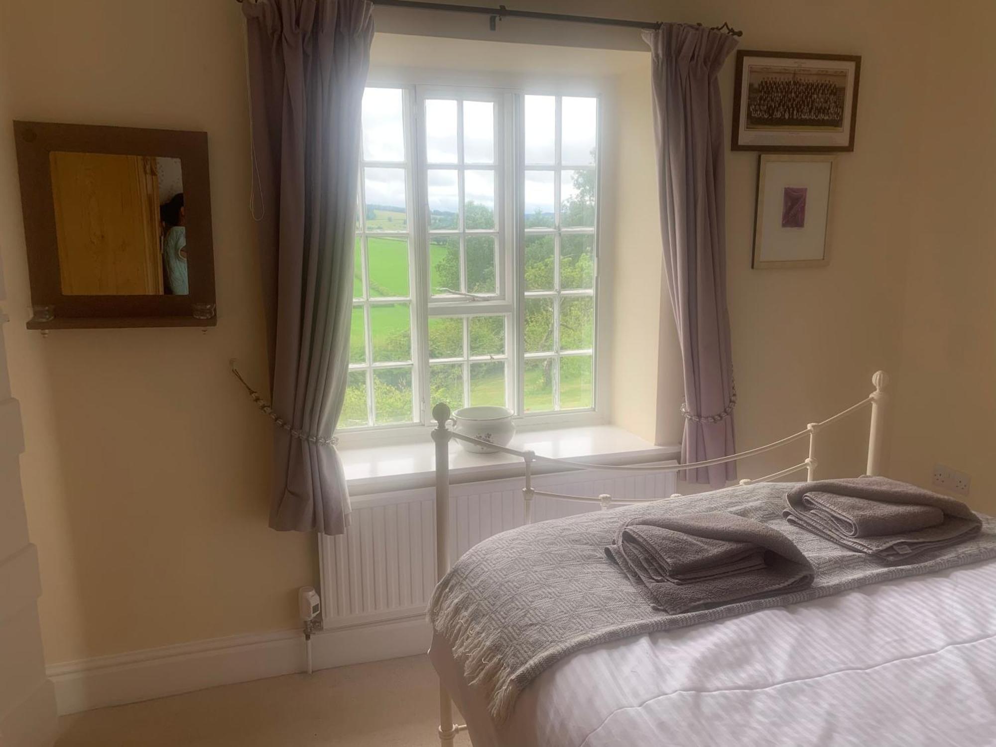Mid-Wales Farmhouse, Swimming Pool, Tranquil Countryside Views, Sleeps 14 Meifod المظهر الخارجي الصورة