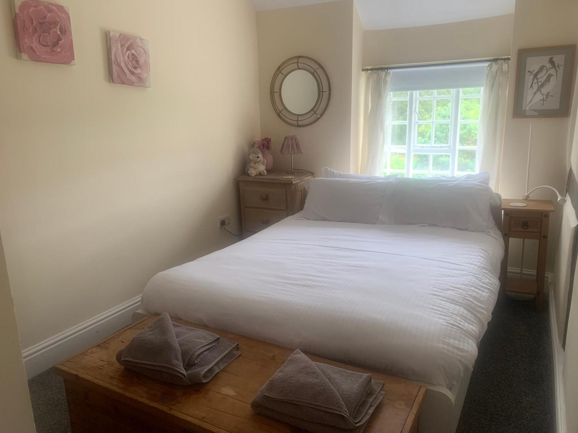 Mid-Wales Farmhouse, Swimming Pool, Tranquil Countryside Views, Sleeps 14 Meifod المظهر الخارجي الصورة