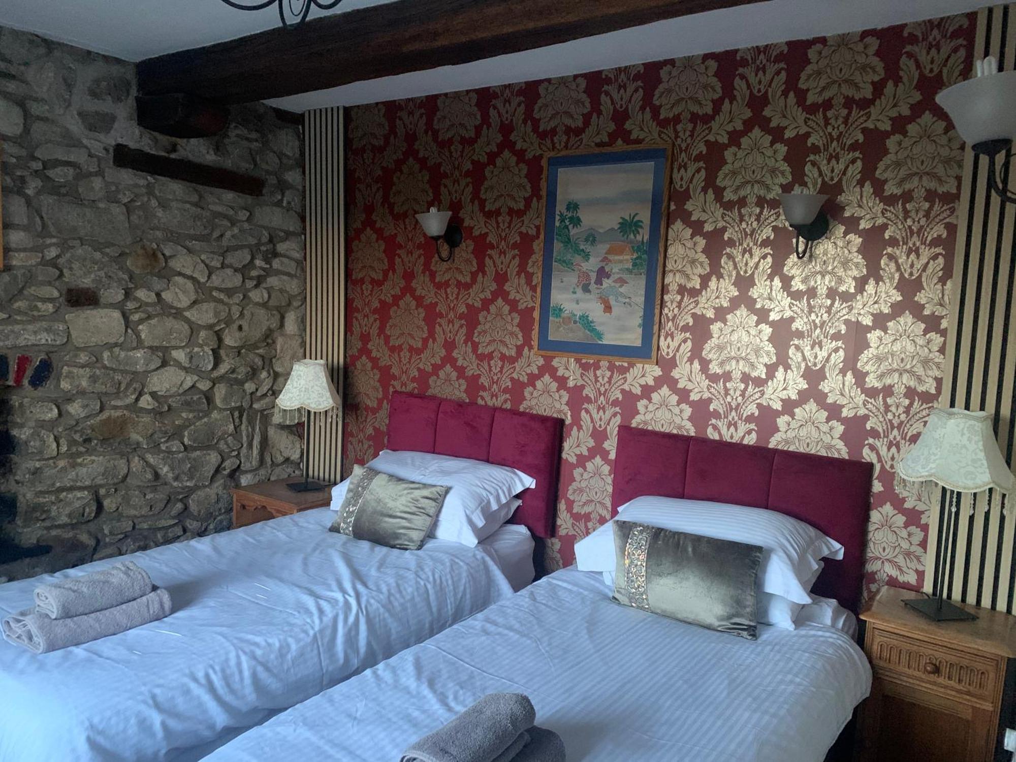 Mid-Wales Farmhouse, Swimming Pool, Tranquil Countryside Views, Sleeps 14 Meifod المظهر الخارجي الصورة